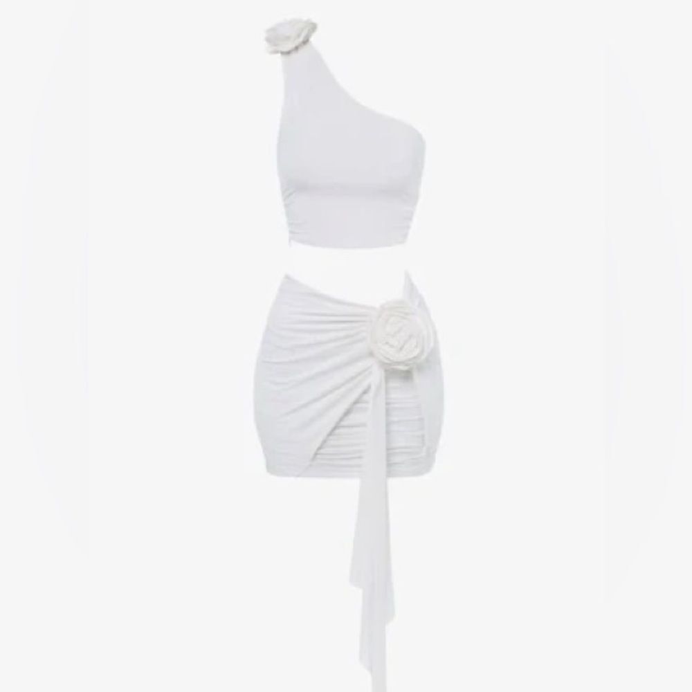 Heiress Beverly Hills White One Shoulder Floral Crop Mini Skirt Set
